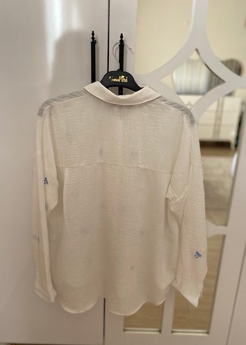 Nakışlı Beyaz Düğmeli Uzun Kollu Gömlek - Görsel 2