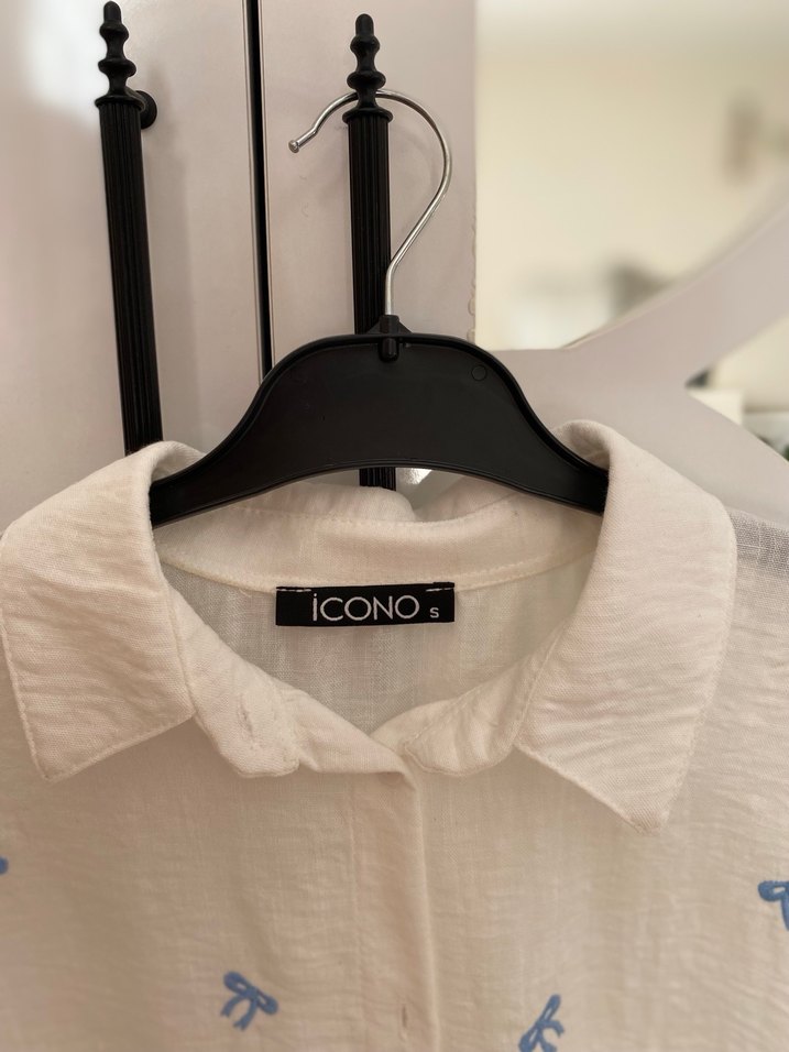 Nakışlı Beyaz Düğmeli Uzun Kollu Gömlek - Görsel 3