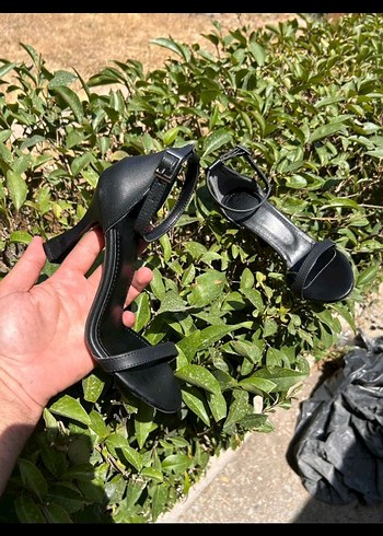 Siyah Tokalı İnce Topuklu Kadın Ayakkabı - Görsel 3