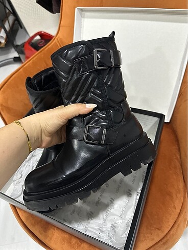 Nine West Nine west bot