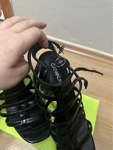 Catwalk Junkie Siyah topuklu ayakkabı