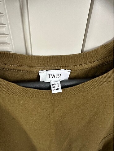 Twist Tişört