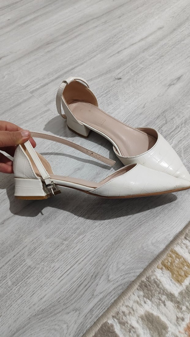 Beyaz Krokodil Desenli Tokalı Kadın Topuklu Ayakkabı - Görsel 2