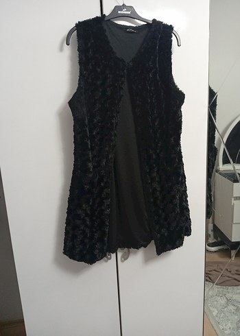 Siyah V Yaka Kürklü Midi Kadın Yelek - Görsel 2