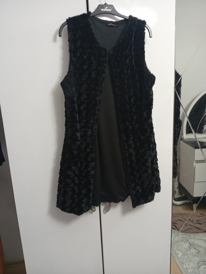 Siyah V Yaka Kürklü Midi Kadın Yelek - Görsel 2