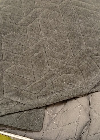 Gri Düz Desen Yatak Örtüsü - Görsel 2