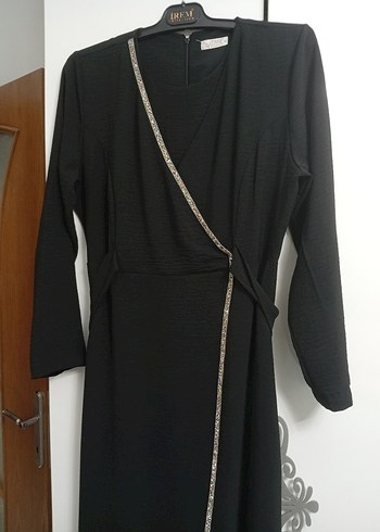 Siyah Nakışlı Kemerli Uzun Elbise - Görsel 2