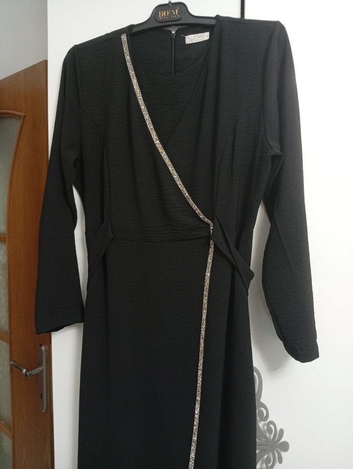 Siyah Nakışlı Kemerli Uzun Elbise - Görsel 2