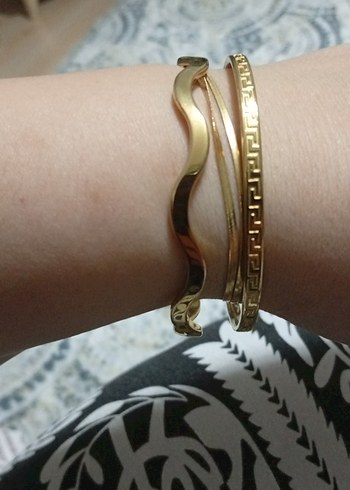 Altın Renkli Elastik Minimalist Bileklik - Görsel 3