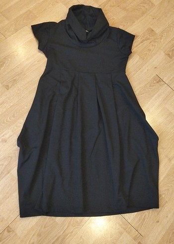 Siyah Midi Dökümlü Yüksek Yaka Balon Elbise - Görsel 2