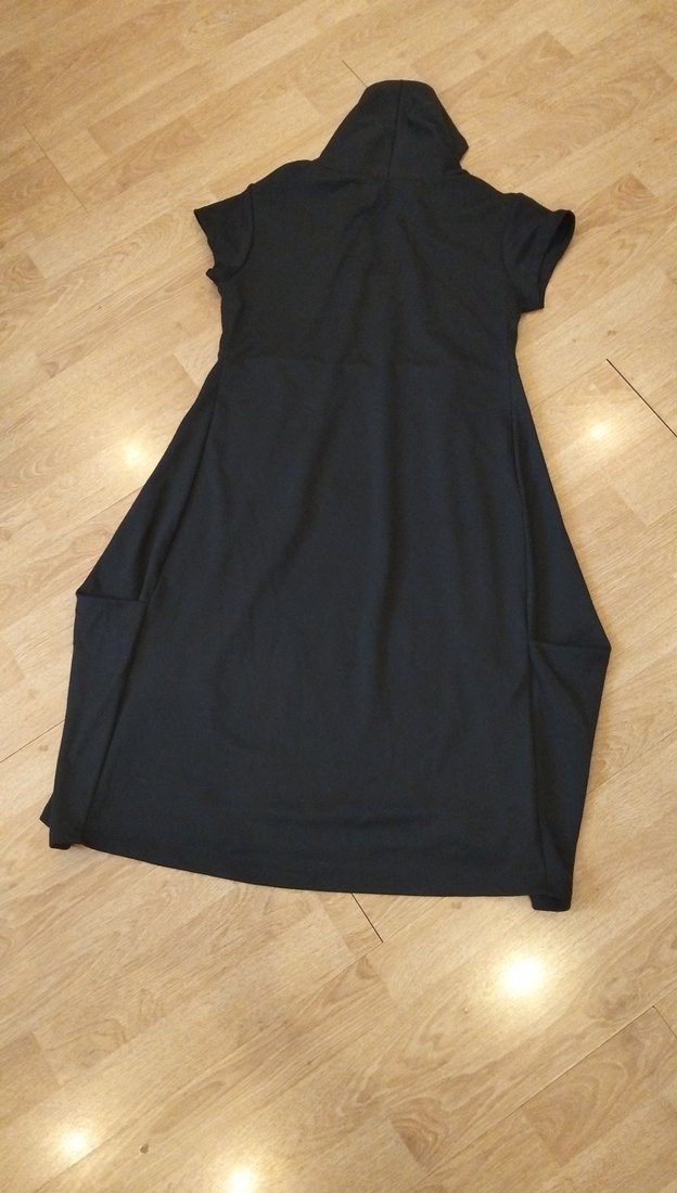 Siyah Midi Dökümlü Yüksek Yaka Balon Elbise - Görsel 5