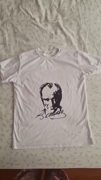 Atatürk çıkartmalı tshirt 