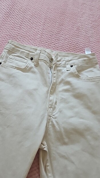 Beyaz liralık pantolon