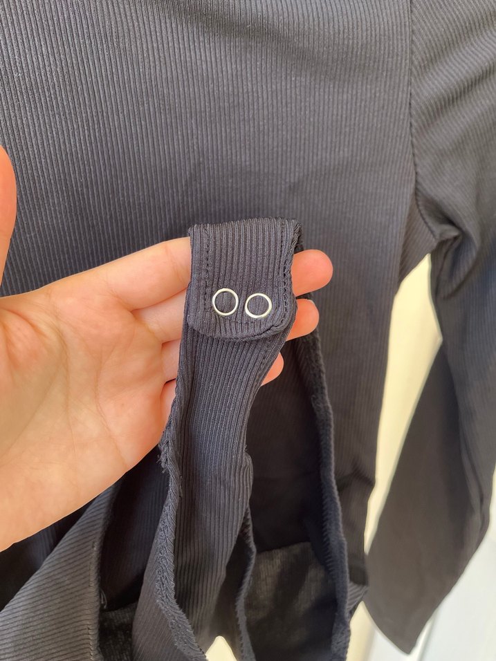 Tek Kollu Siyah Bluz - Görsel 4