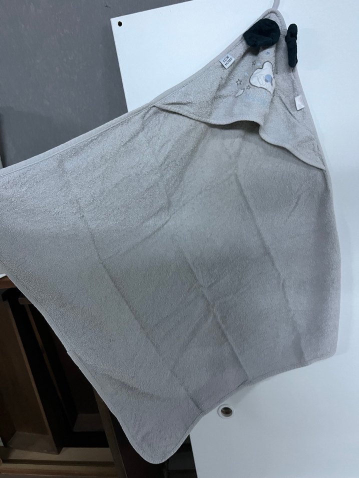 Gri Nakışlı Erkek Çocuk Bornozu - Görsel 3