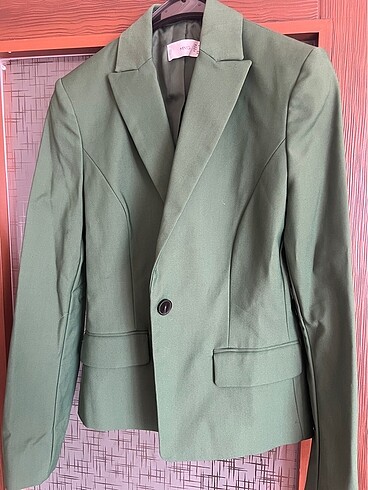 m Beden Mango yeşil blazer