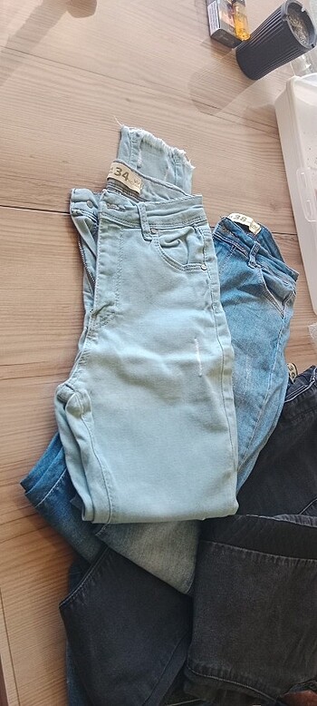 36 Beden çeşitli Renk 7 adet kot pantolon toplu halde satacağım