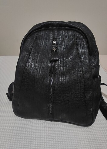  Beden siyah Renk Siyah deri iki bölmeli sırt çantası. Mega accesuar 