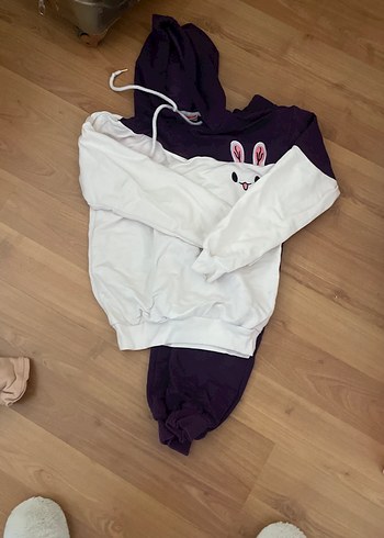 Beyaz ve Mor Baskılı Kız Eşofman Takımı - Görsel 4