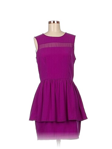 H&M Kısa Elbise %70 İndirimli.