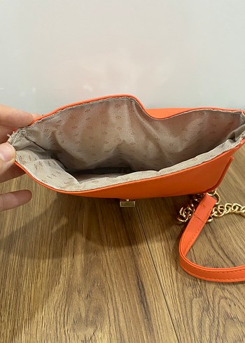 Beden Zincir Detaylı Turuncu Deri Kadın Çanta