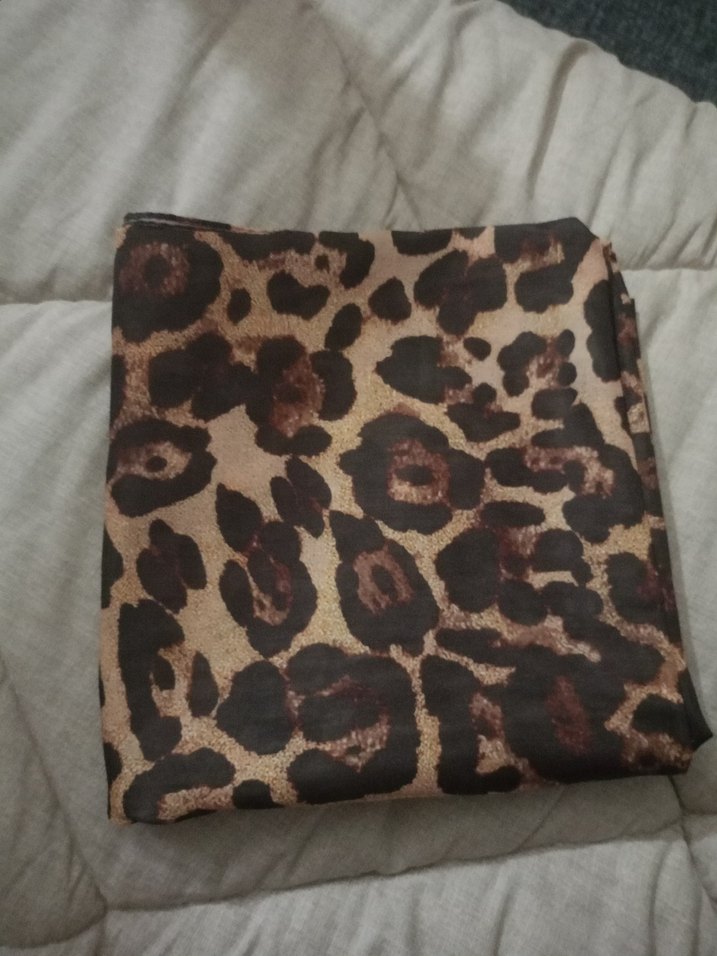 Kahverengi Leopar Desenli Kadın şal - Görsel 3