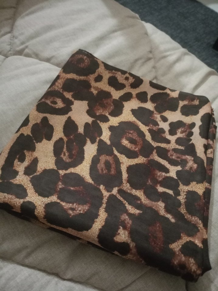 Kahverengi Leopar Desenli Kadın şal - Görsel 2