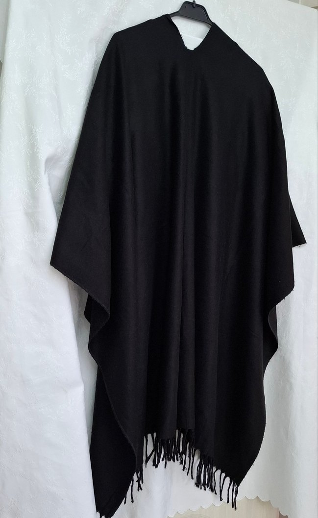 **Siyah Uzun Kadın Panço** - Görsel 2