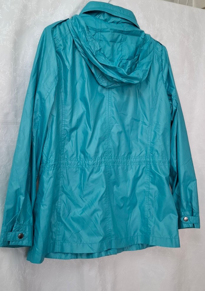 ** Yurt Dışı Ürünü Yağmurluk** - Görsel 3