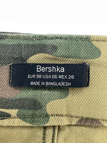 38 Beden çeşitli Renk Bershka Jean / Kot %70 İndirimli.