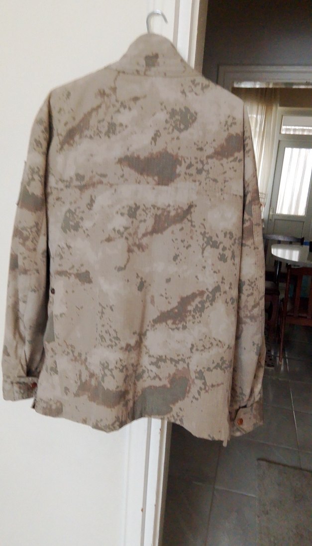 Düğmeli Kamuflaj Desenli Midi Mont - Görsel 4