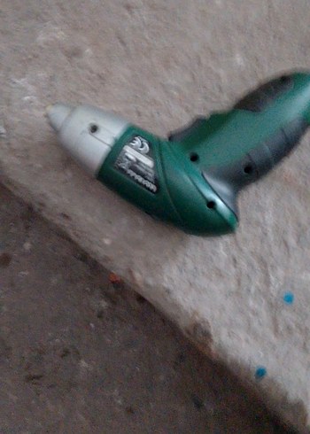 Yeşil ve Gri Elektrikli Matkap - Görsel 2