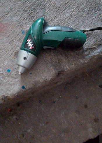 Yeşil ve Gri Elektrikli Matkap - Görsel 6