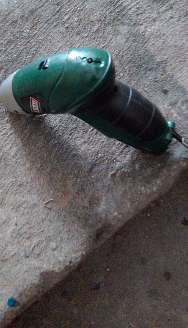 Yeşil ve Gri Elektrikli Matkap - Görsel 3