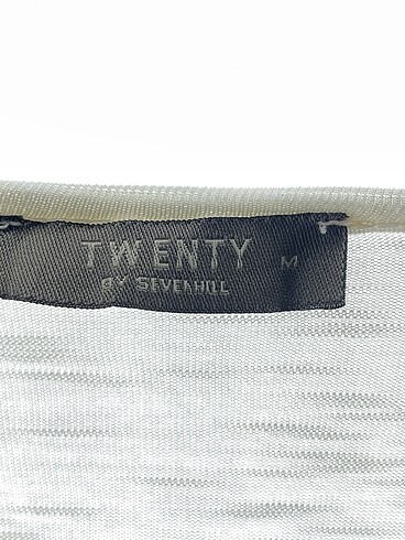 m Beden beyaz Renk Sevenhill T-shirt %70 İndirimli.