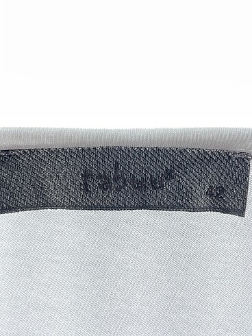 42 Beden beyaz Renk Tabuu T-shirt %70 İndirimli.