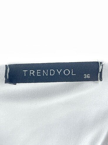 34 Beden beyaz Renk Trendyol & Milla Bluz %70 İndirimli.