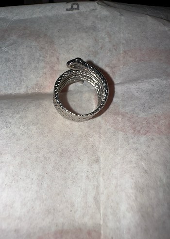 Gri Yılan Desenli Kadın Yüzük - Görsel 3