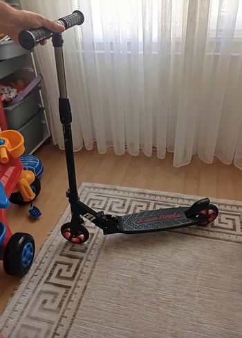 Siyah Çocuk Scooterı Katlanabilir