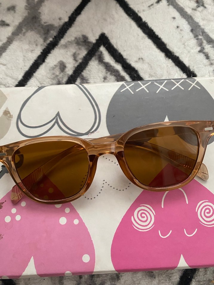 Şeffaf bej retro kadın güneş gözlüğü - Görsel 2