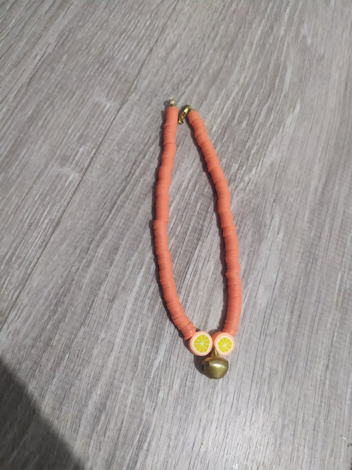 Turuncu hamur boncuklu limon dilimli ve çanli kedi kolyesi  - Görsel 3
