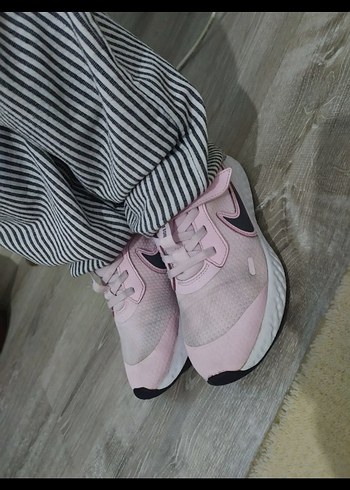 Nike Kız Çocuk Pembe Bağcıklı Sneakers