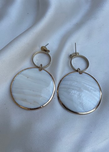 Zincir Detaylı Beyaz Midi Küpe - Görsel 2