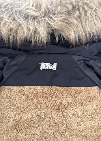 Erkek Çocuk Siyah Kürklü Kapüşonlu Mont 3/4 yaş uyumlu - Görsel 3