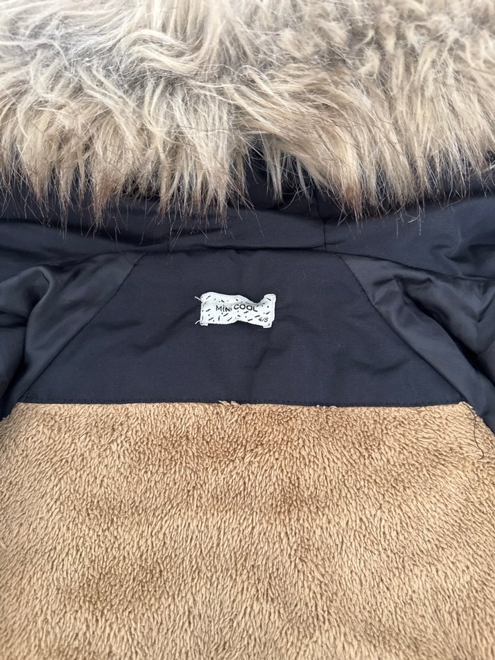 Erkek Çocuk Siyah Kürklü Kapüşonlu Mont 3/4 yaş uyumlu - Görsel 3