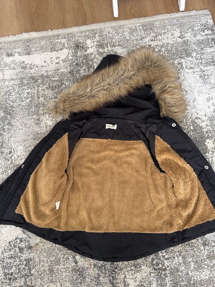 Erkek Çocuk Siyah Kürklü Kapüşonlu Mont 3/4 yaş uyumlu - Görsel 2