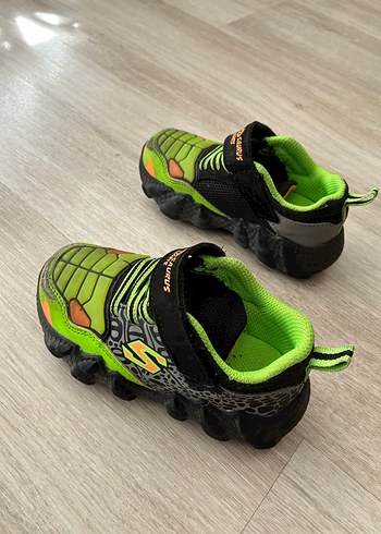 24 Beden yeşil Renk Skechers çocuk ayakkabı
