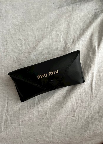  Beden Miu Miu Altın Renk Klasik Kadın Güneş Gözlüğü