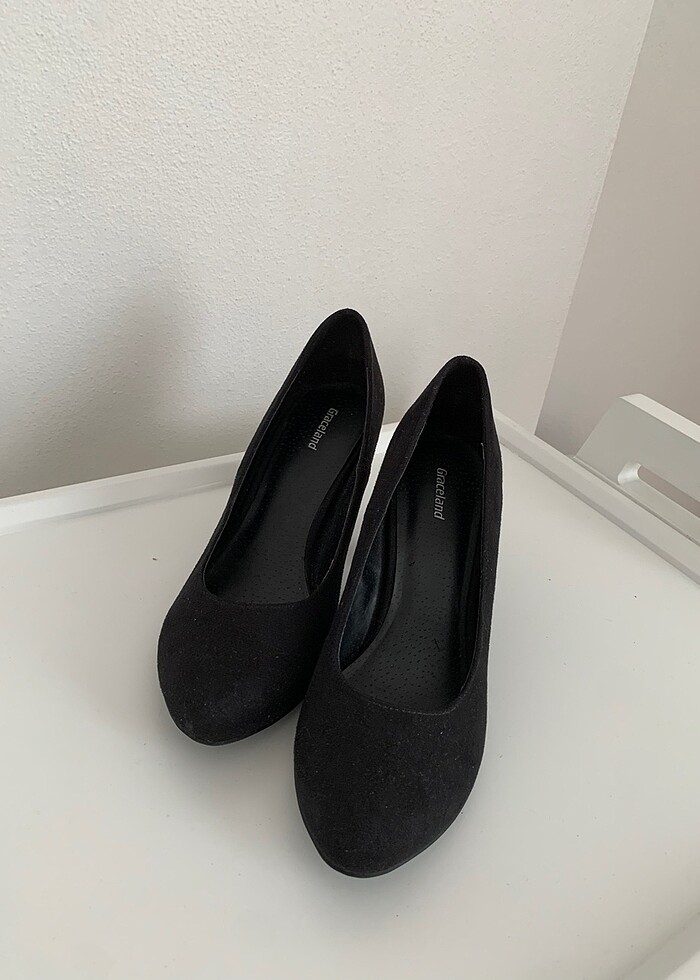 Siyah süet topuklu ayakkabı - Görsel 4