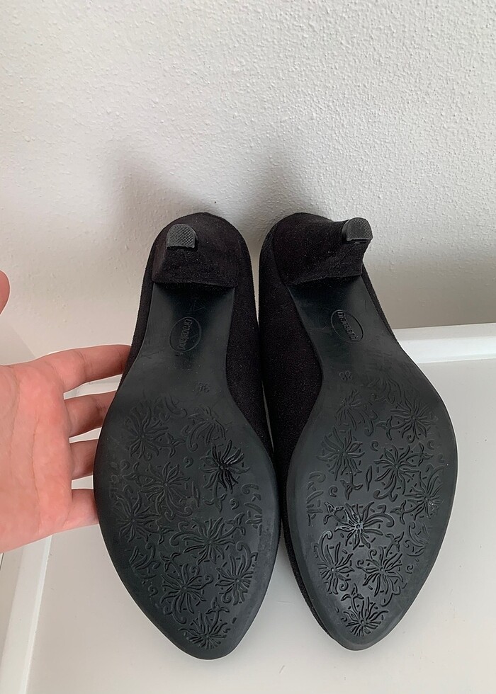 Siyah süet topuklu ayakkabı - Görsel 3